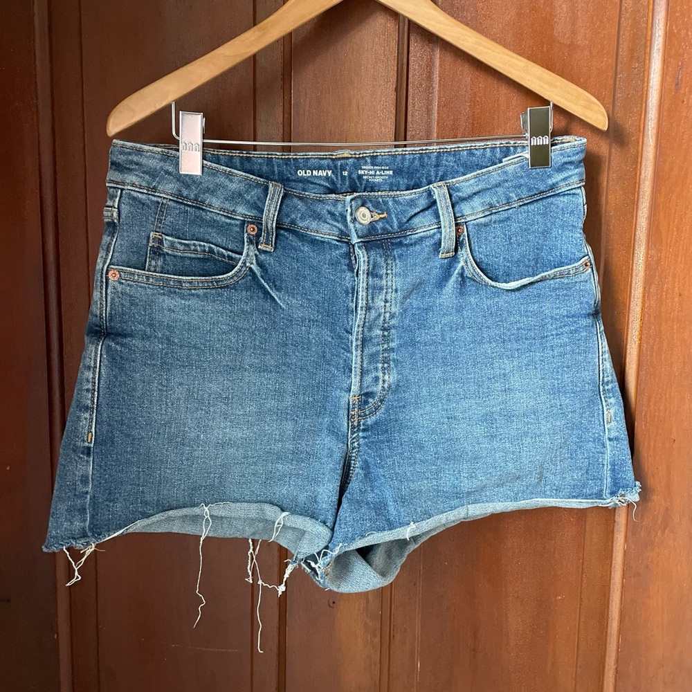 Old Navy women's size 12 higher high rise denim shorts